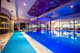 Бассейн в фитнес-клубе NRG в Картмазово